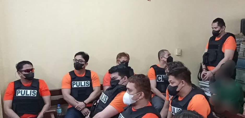 JUDGE INHIBITS FROM TRYING 9 POLICEMEN IN MAYOR AQUINO AMBUSH CASES; LEAVES 2 PLEADINGS UNRESOLVED