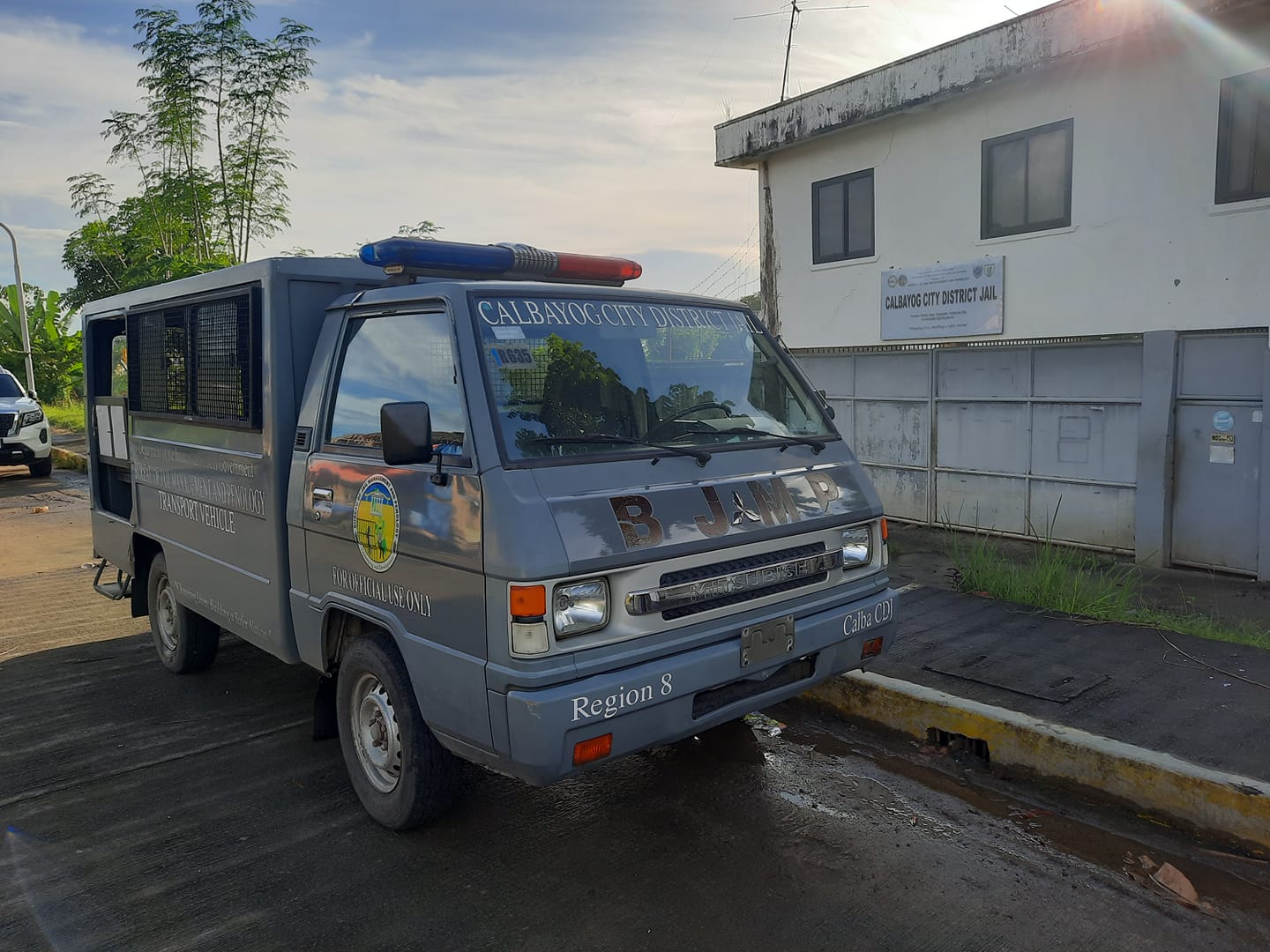 JUDGE INHIBITS FROM TRYING 9 POLICEMEN IN MAYOR AQUINO AMBUSH CASES; LEAVES 2 PLEADINGS UNRESOLVED