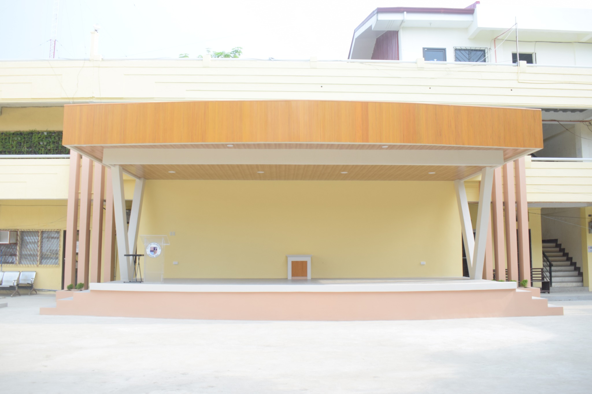 NEW LGU RECTANGLE ALLOWS CONDUCT OF REGULAR FLAG/OTHER CEREMONIES INSIDE CITY HALL COMPOUND