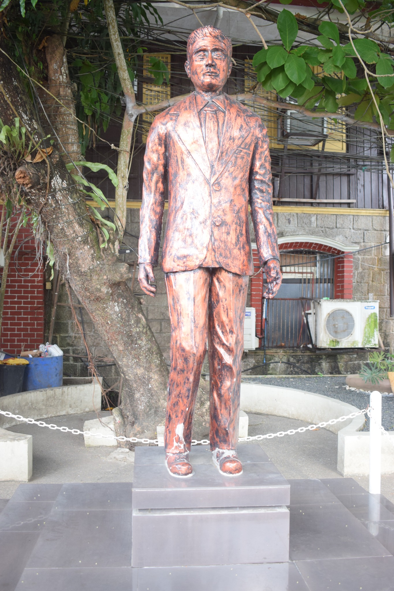 NEW LGU RECTANGLE ALLOWS CONDUCT OF REGULAR FLAG/OTHER CEREMONIES INSIDE CITY HALL COMPOUND