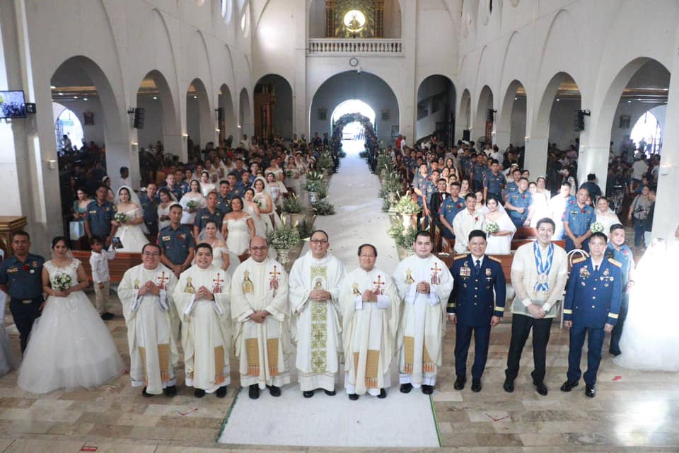 50 COUPLES WED IN PRO 8 MASS WEDDING