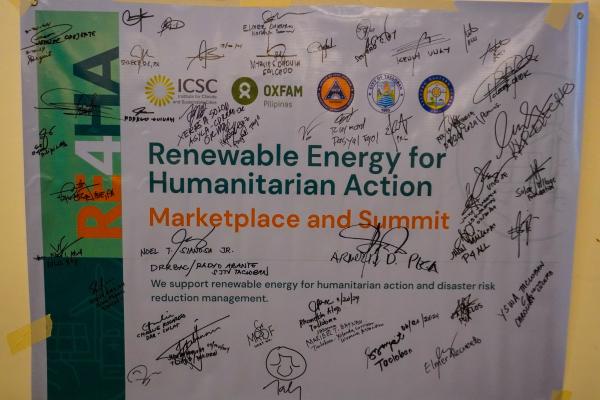Group Bats for Renewable Energy Inclusion in Disaster Response