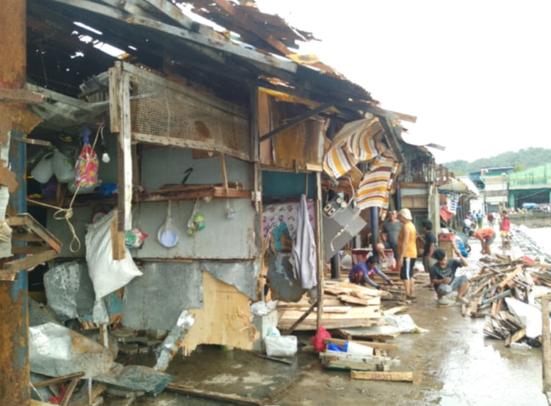 Typhoon Uwan Wrecks Portions of Catbalogan Market and Port Area