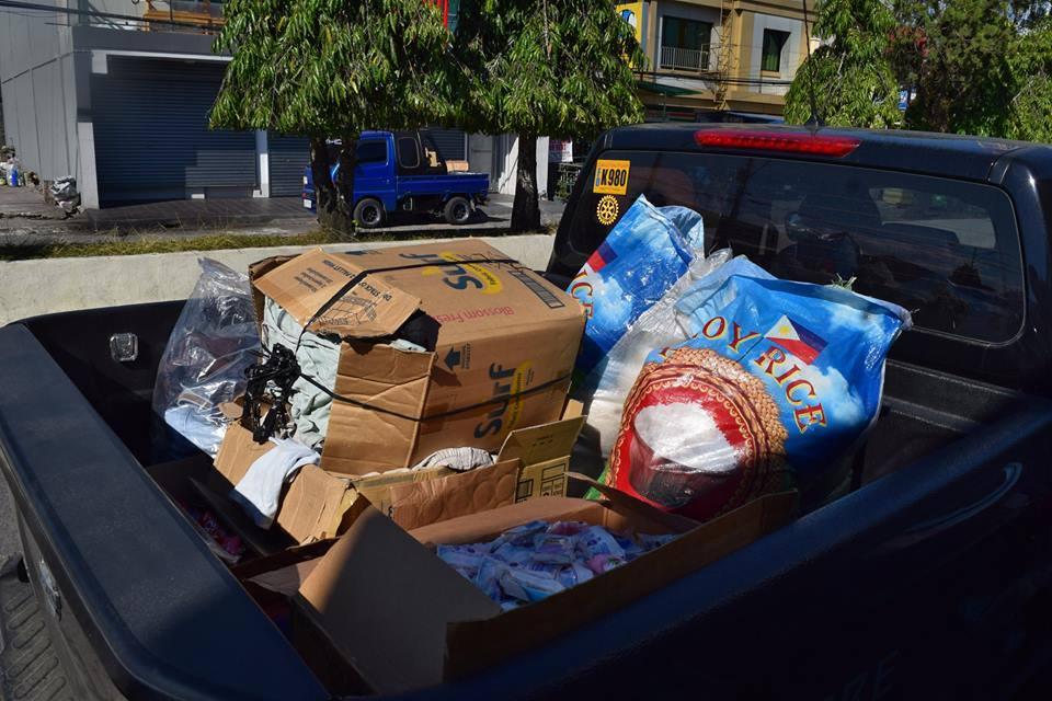 Calbayog Great Rotarians Extend Assistance to Fire Victims